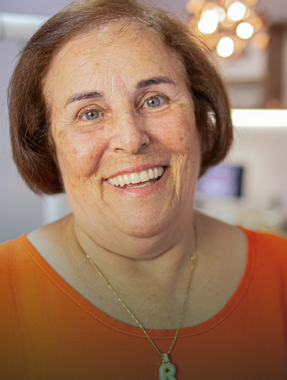 Mrs. Regina — Scalla Odonto patient